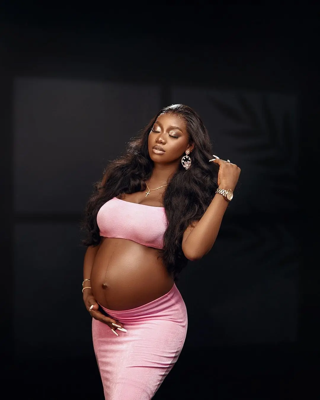 Pizaro Studios maternity session — sleek pink glamour beauty portrait